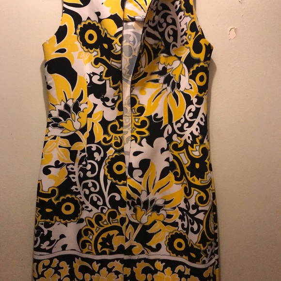 Woman’s dress - Picture 3 of 5